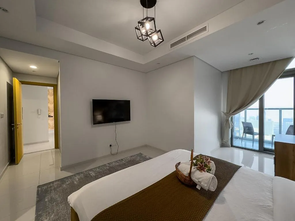Spectacular Views On High Floor With Infinity Pool Apartment Dubai