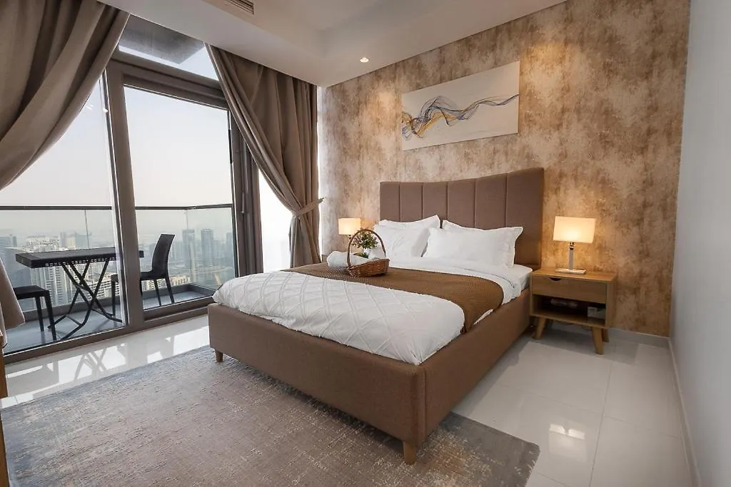 Spectacular Views On High Floor With Infinity Pool Apartment Dubai