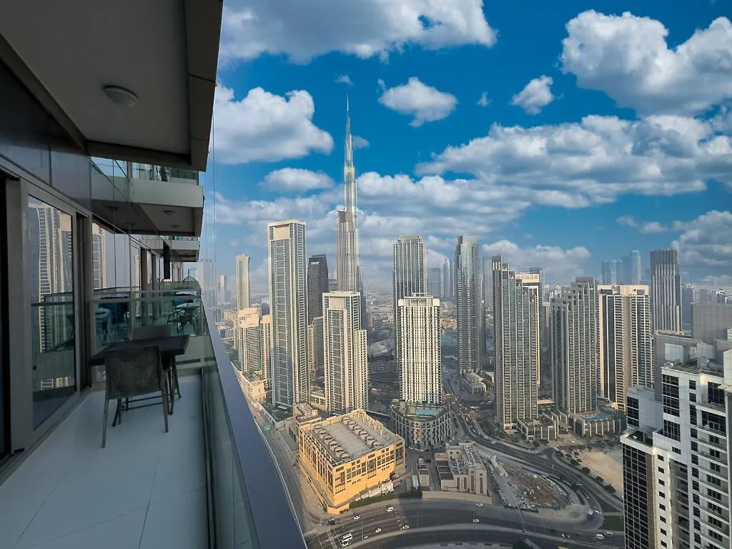 Spectacular Views On High Floor With Infinity Pool Apartment Dubai United Arab Emirates