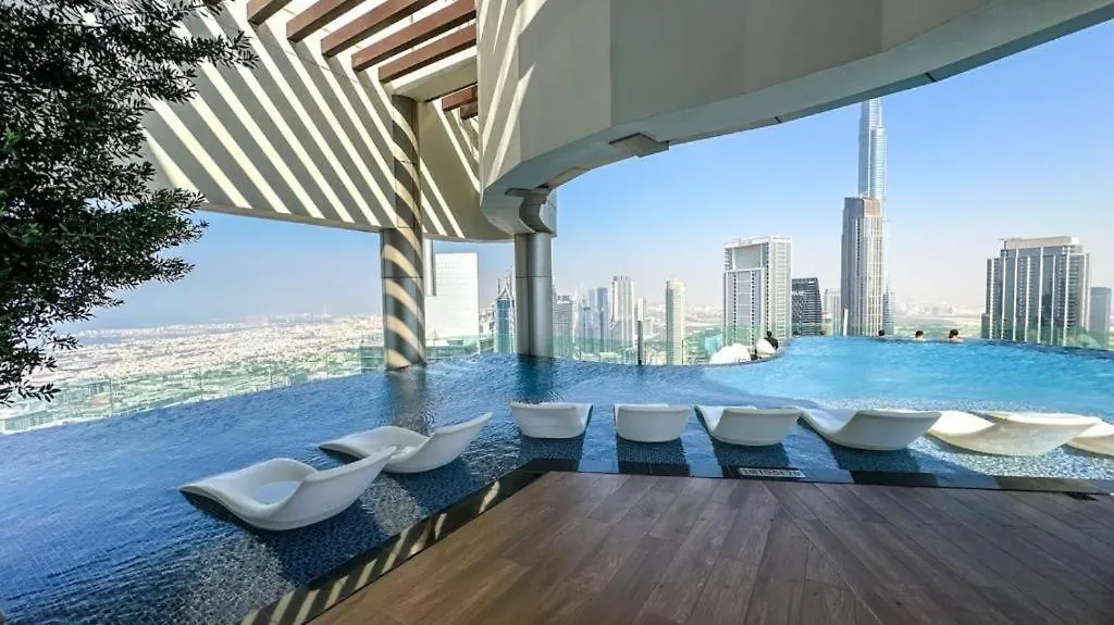 Spectacular Views On High Floor With Infinity Pool Apartment Dubai